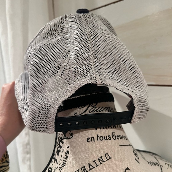 Boston Red Sox Baseball Cap, one size, fan favorite, mesh, MLB official, GUC - Picture 2 of 6